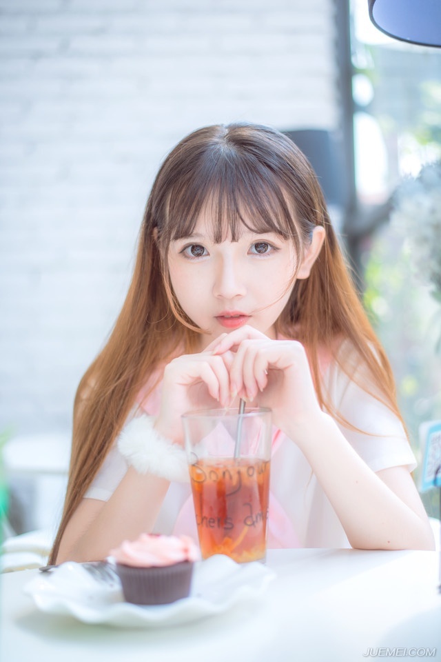 “什么意思？”魏延不解的看向庞统，信的内容他已经看过了，站在旁观者的角度来讲，刘璝被算计了，只是他不明白，为什么要大费周章的等这一出，在这种事情上，他的反应还是慢了半拍。